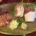 けとばし屋チャンピオン 天満店 - 馬刺し５種盛り (タテガミ,ロース,フタエゴ,ヒレ,特選バラ)