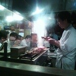 益子 - 黙々と焼く大将。