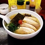喜奴屋 - 塩チャーシュー麺。