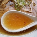 ゐをり - 醤油ラーメン￥600のスープ（H25.10.8撮影）
