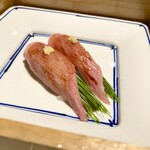 シカゴ - ●スターター（アミューズ）
      源氏和牛の握り寿司