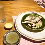 シカゴ - ●ポワソン（魚介のメイン）
      ワタリガニと松茸　酢橘を添えて
      塩バルサミコの三杯酢
      渡り蟹の味噌と蛤の出汁を煮詰めてマヨネーズで伸ばしたソース