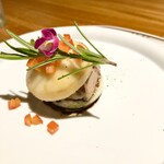 シカゴ - ●前菜3
      フォアグラのポワレ　桃をのせて
      バルサミコソースで