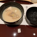 京料理・鰻 美濃吉 - ■椀物（京の白味噌仕立て） 鯛あられ揚げ