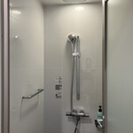 LIBER HOTEL - シンプルなシャワー室