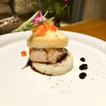 シカゴ - ●前菜3
      フォアグラのポワレ　桃をのせて
      バルサミコソースで