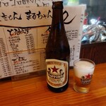 やきとん まるちゃん - サッポロ赤ラベル瓶ビール605円