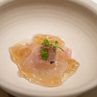 レストラン オオツ - 2023.9 大洗産神経〆鮃（ひらめ）3日熟成 舞茸ゼリー シャンパンビネガー