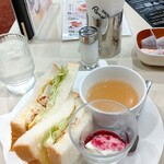 喫茶室ルノアール 川崎銀柳街店 - Specialスペシャルサンド ￥250