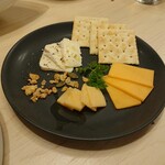 原価ビストロチーズプラス - チーズ盛り合わせ３種
