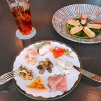 ザ タヴァン グリル＆ラウンジ - 