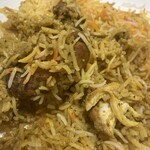 GYOTOKU BIRYANI HOUSE - チキンビリヤニ接写！
                      ライタなしでも飽きずに最後までイケます。