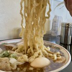 らー麺　Do・Ni・Bo - ちぢれ太麺をリフトUP⤴️