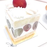 シヅカ洋菓子店 - ぶどうのショートケーキ