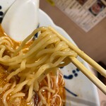 浅草名代らーめん 与ろゐ屋 - 中太の麺があいます。