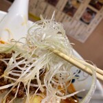 浅草名代らーめん 与ろゐ屋 - 白髪ネギがいいですね