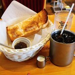 Komeda Kohi Ten - アイスコーヒー460円 1杯は無料 山食パン 小倉あん