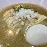 ヌードル＆スパイスカレー 今日の1番 - 本日も味玉がありました♪