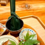 炭火割烹 白坂 - 八寸「サスエ前田魚店エボダイの笹寿司」