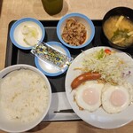 松屋 - ソーセージエッグW定食