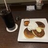 コーヒーラウンジ マウナケア - パンケーキとアイスコーヒー全景