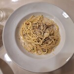 トラットリア レオーネ - キノコペーストクリームソース