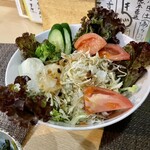 Shinkatsu - 野菜サラダは少し取ったけど、茹でたブロッコリーがゴロゴロしていました。