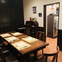 ガストーラ - 個室利用時（予約制1100円）は、可動式の間仕切り壁を使います。防音使用にはなっておりません。