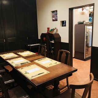 可動式の仕切り壁で個室利用も出来ます。ご予約時にお知らせください。要1100円