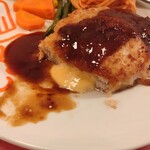 Sandaime Ushikichi - チーズミルフィーユカツです。お肉の旨味とか行方不明でしたけど。