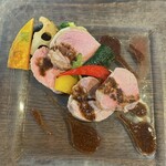 Cafe CILCOLINO - 豚ヒレ肉 網脂の包み焼き
                      マディラ酒と粒マスタードのソース