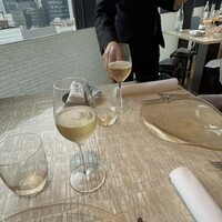 ベージュ アラン・デュカス 東京 - 