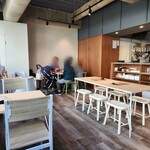 Cozy Cafe & Bar beyond - 