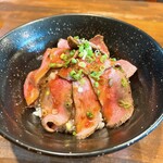 ASIAN BISTRO 鈴 - ローストビーフ丼