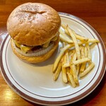 バーガーショップホットボックス - 「ベーコンチーズバーガー(単品)」(1600円)です