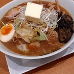 越後秘蔵麺 無尽蔵 - 赤味噌野菜らーめんバタートッピング