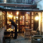 テラス席より店内方向撮影