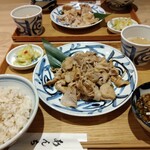 Anchisuteki Tororo Mugimeshi Butamaru - 