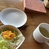 石窯・自然かふぇ とと ここ - 料理写真:ハーフ&ハーフ
（トマトとタコときのこ&自家製みそピザ）
1500円