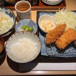 Tonkatsu Kagurazaka Sakura - とんかつはもちろん、シャケフライも美味