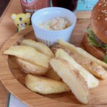 コズモズニューヨークコーヒー - ポテトとコールスローが、付いて来ます