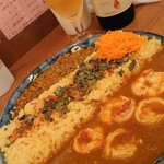 カレーの店 八月 - 見た目もよし！５個の海老がなかなかのボリュームです(^^)