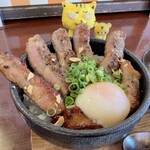 Ton Suteki Kafe Ba Ruboku - 温玉豚テキ丼　1,100円(税込)　※何か・・・メニュン写真と、違うなぁ