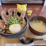 Ton Suteki Kafe Ba Ruboku - 温玉豚テキ丼　1,100円(税込)　※豚汁付き