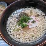 潜龍峡ふれあいの里 - かけうどんだけど、天かすサービスがいい(笑)