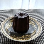 pasticceria CINO - ◆カヌレ410円・・土曜限定ですがいかがですか？と言われ、ツイツイ。 カヌレとしてはお高めですけれど、マダガスカル産バニラと、アマレットリキュールを使用されているそう。