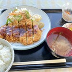 江別ホルモン食堂 - チキンカツ定食　700円