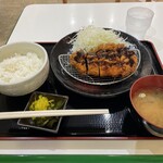 紀ノ川サービスエリア下り線 フードコート - とんかつ定食990円