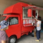 やきとりたけちゃん - 鮮やかな赤のキッチン・カー