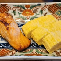 THE HIRAMATSU 軽井沢 御代田 - サーモン塩焼きとだし巻き玉子